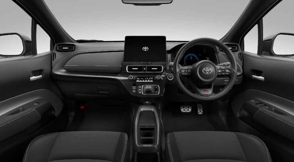 新型アクア GR SPORT